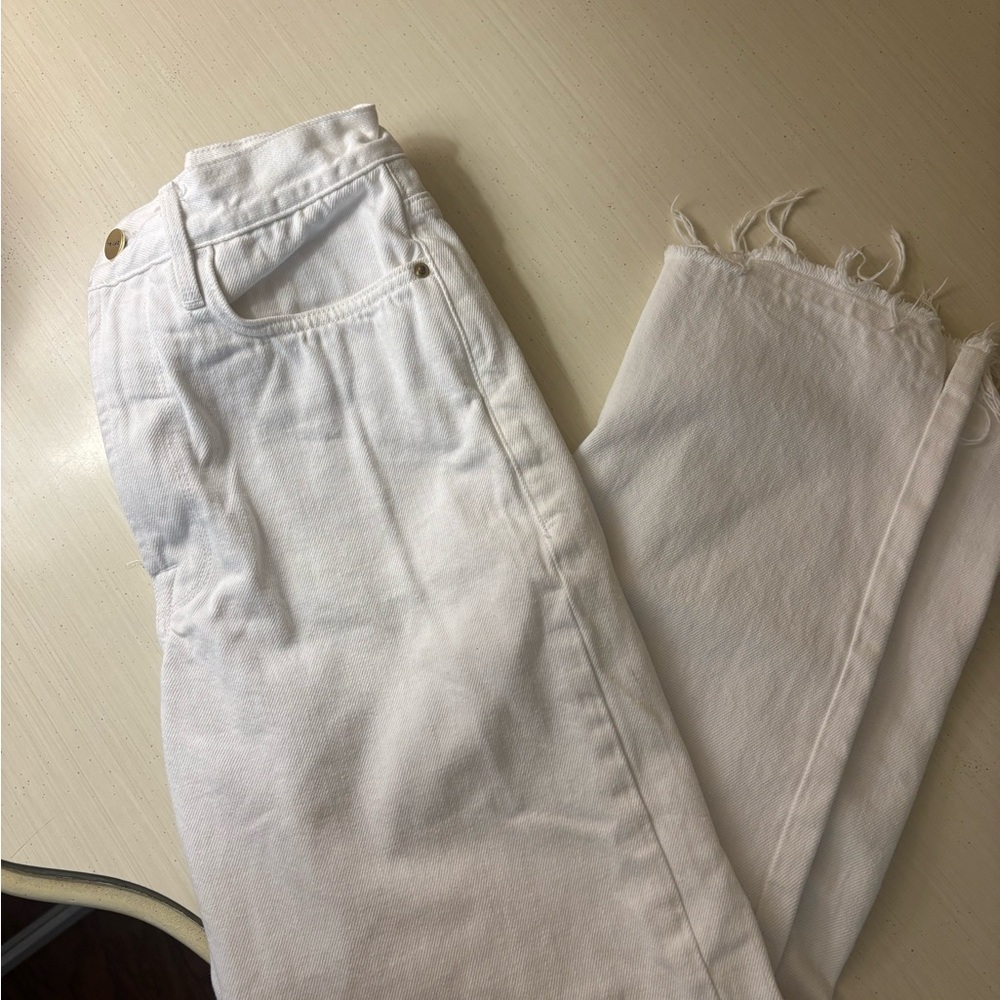 Frame Denim White Cropped Ankle Jeans with Frayed Hem